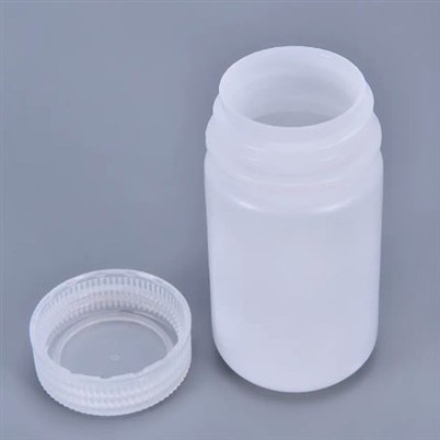 وٹامن میڈیکل گولی کی بوتلیں۔